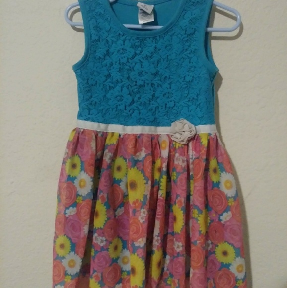 Three cute 3T dresses - Picture 3 of 3